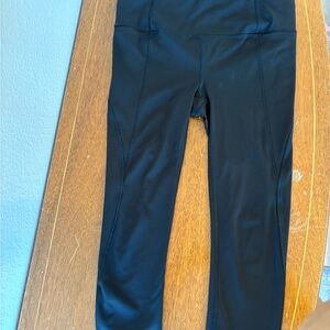 Athleta women’s Black Leggings capris